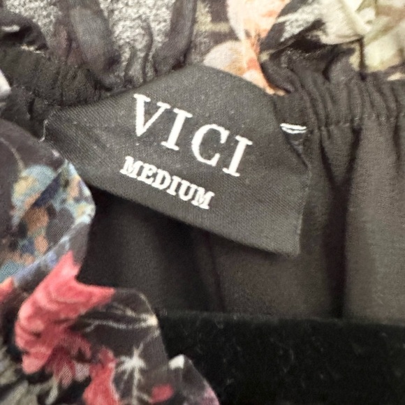 Vici floral mini dress size medium ruffle girly garden party boho fit and flare - Picture 2 of 3